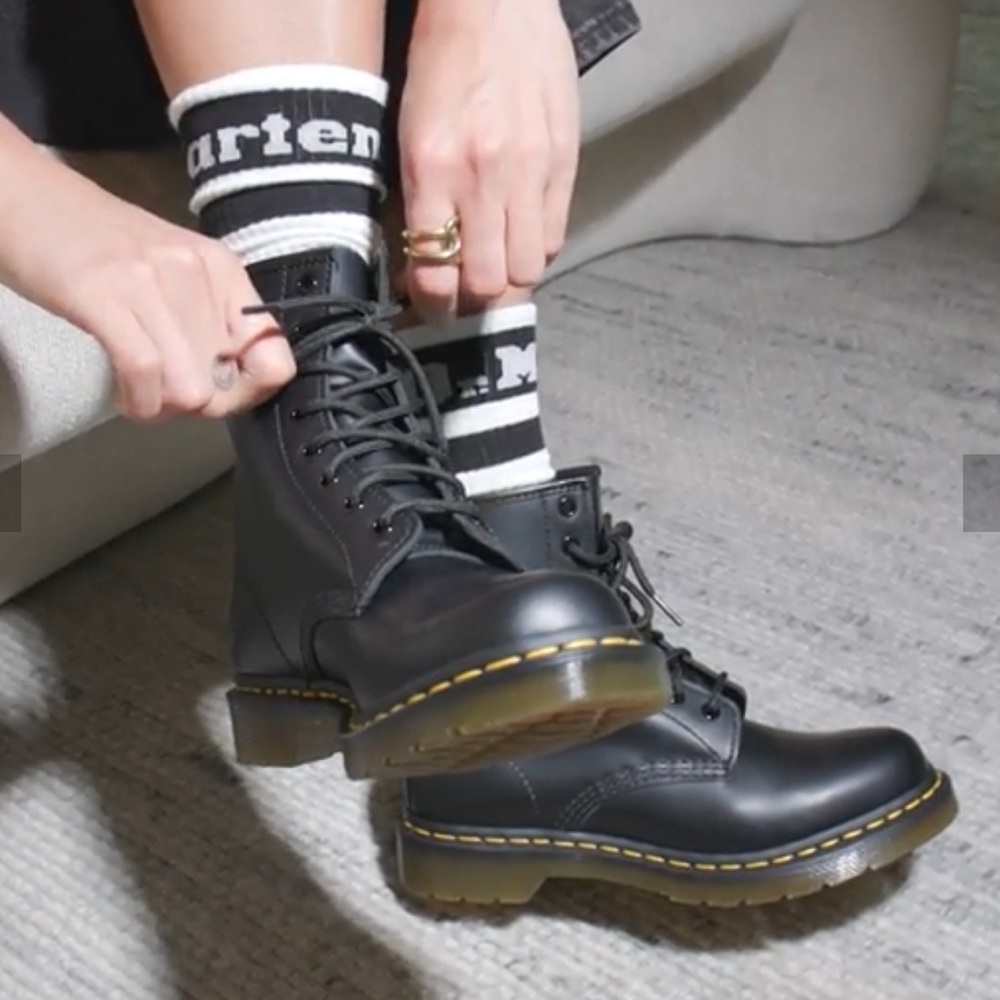 Authentic Dr. Martens 1460 Women’s Smooth Leather Lace Up Boots